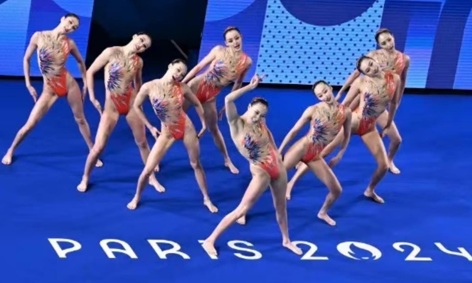 杨毅力挺男篮天赋不输黄金一代！归化成必选项，国足成关键因素